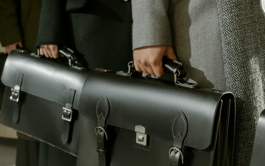Rotatividade de CEOs atinge recorde: investidores pressionam, novos líderes surgem, mas mulheres ficam para trás