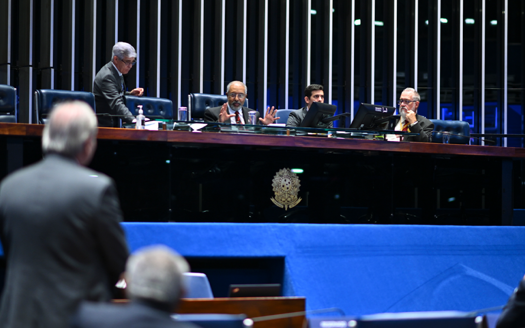 Senado aprova projeto que autoriza servidor federal como MEI